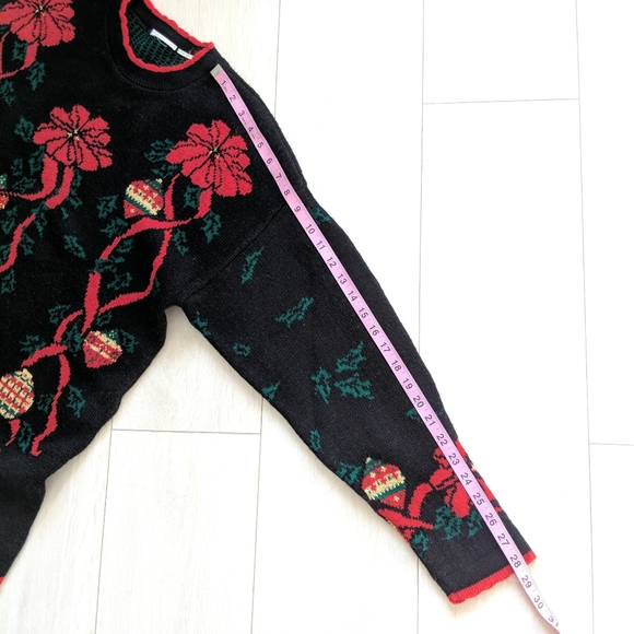 Vintage Christmas Sweater - Picture 5 of 6